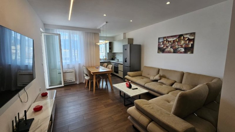 Tirane, jepet me qera apartament 2+1+Ballkon Kati 7, 110 m² 1.000 € (Rruga Mine Peza)