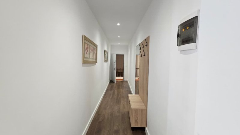 Tirane, jepet me qera apartament 2+1+Ballkon Kati 7, 110 m² 1.000 € (Rruga Mine Peza)