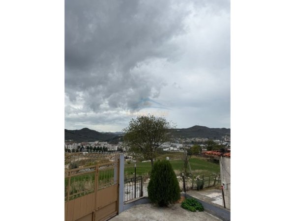 Tirane, jepet me qera shtepi 2+1 , 91 m² 700 € (Lunder)