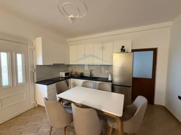 Tirane, jepet me qera shtepi 2+1 , 91 m² 700 € (Lunder)