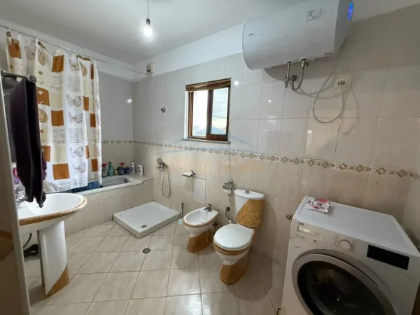 Tirane, jepet me qera shtepi 2+1 , 91 m² 700 € (Lunder)
