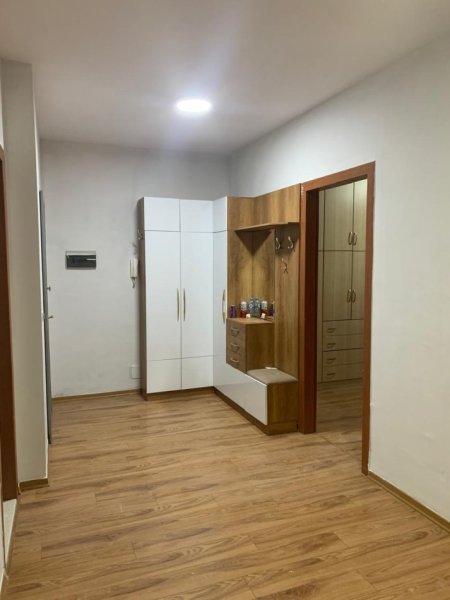 Tirane, jepet me qera apartament 2+1 Kati 3, 86 m² 550 € (YZBERISHT)