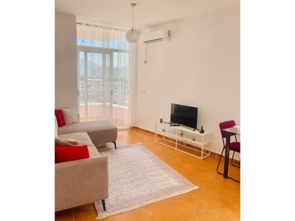 Tirane, jepet me qera apartament 1+1 Kati 7, 70 m² 450 € (Kompleksi Fratari)