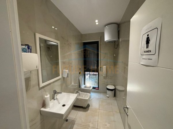 Tirane, jap me qera ambjent biznesi Kati 2, 315 m² 4.000 € (RRUGA BARDHOK BIBA)