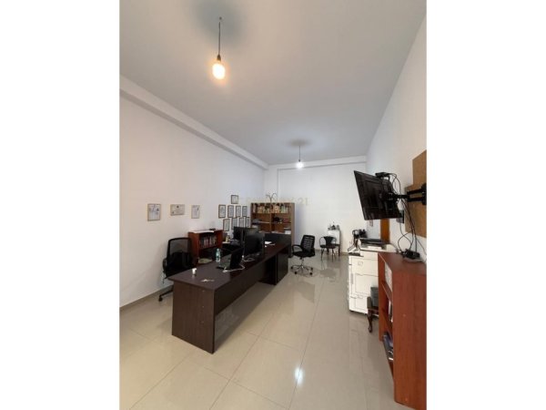 Tirane, shitet ambjent biznesi Kati 0, 43 m² 125.000 € (Prokuroria Tiranes)