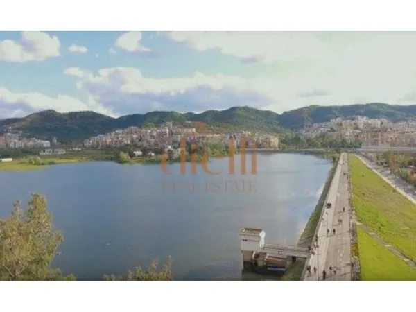 Tirane, shitet apartament 2+1 , 124 m² 372.000 € 