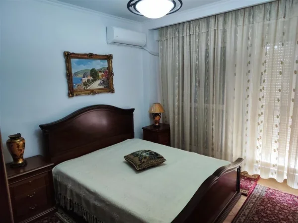 Tirane, jepet me qera apartament 2+1+Ballkon Kati 3, 90 m² 750 € (DELIJORGJI)