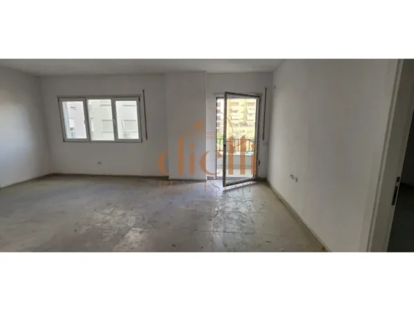 Tirane, shitet apartament 1+1 Kati 4, 68 m² 175.000 € 