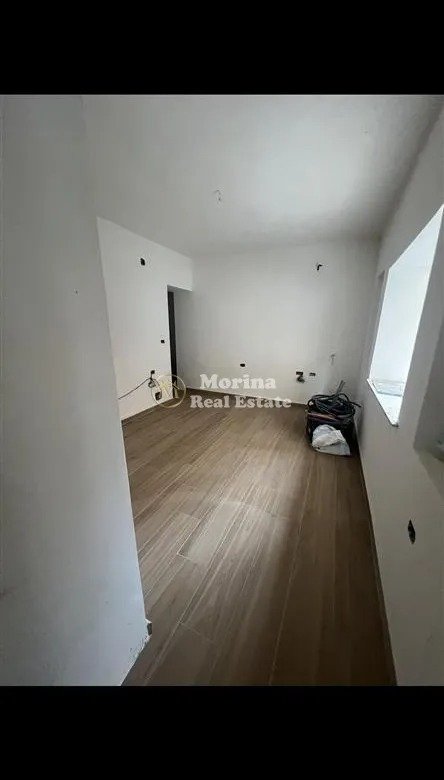 Tirane, jepet me qera ambjent biznesi Kati 0, 50 m² 600 € (Bllok)