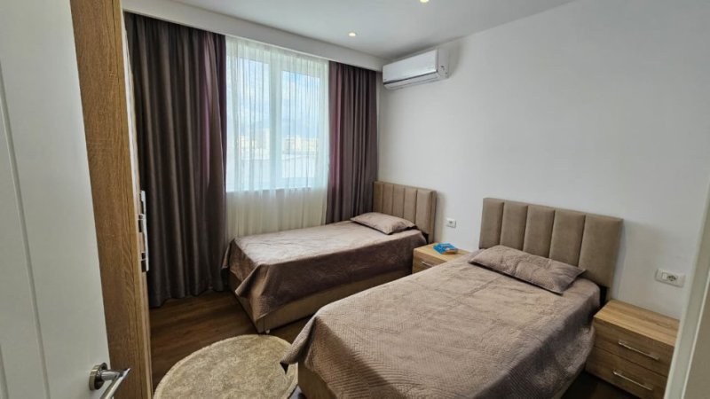 Tirane, jepet me qera apartament 2+1+Ballkon Kati 7, 110 m² 1.000 € (Rruga Mine Peza)
