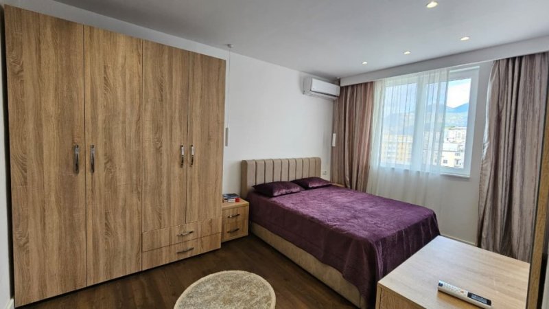 Tirane, jepet me qera apartament 2+1+Ballkon Kati 7, 110 m² 1.000 € (Rruga Mine Peza)