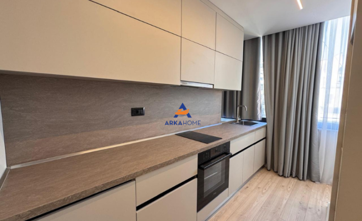 Tirane, jepet me qera garsonier 3+1 Kati 3, 128 m² 1.973 € (qender)