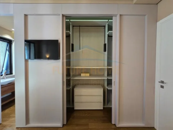 Tirane, shitet apartament 2+1+Ballkon Kati 9, 190 m² (Qender)