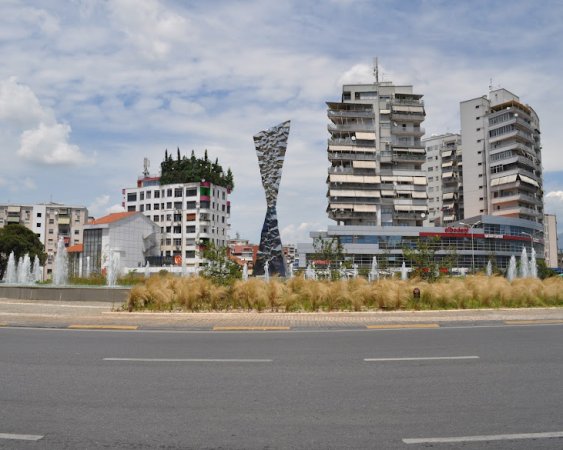 SHITET ZYRE   (ZOGU I ZI) 300.000 EURO