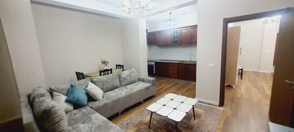 Tirane, jepet me qera apartament 2+1 Kati 4, 