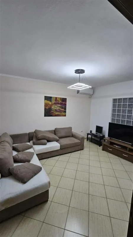 Tirane, jepet me qera apartament 2+1+Ballkon Kati 4, 67 m² 550 € (FERIT XHAJKO)
