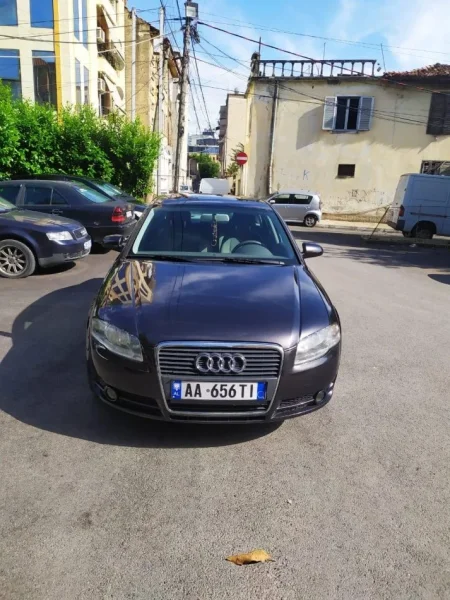 Tirane, shitet makine Audi A4 Nafte, e zeze manuale Kondicioner 270.000 km 3.199 €