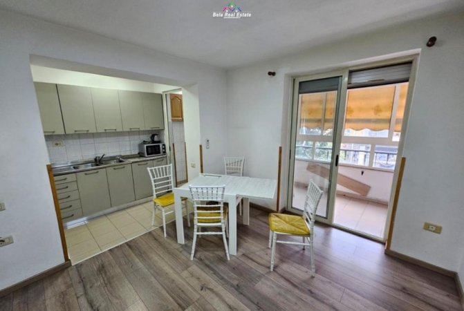 Tirane, jepet me qera apartament 2+1+Ballkon Kati 3, 80 m² 550 € (prane Rozafa Sea Food,)