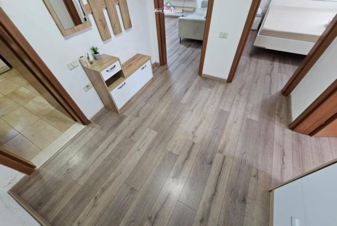 Tirane, jepet me qera apartament 2+1+Ballkon Kati 3, 80 m² 550 € (prane Rozafa Sea Food,)