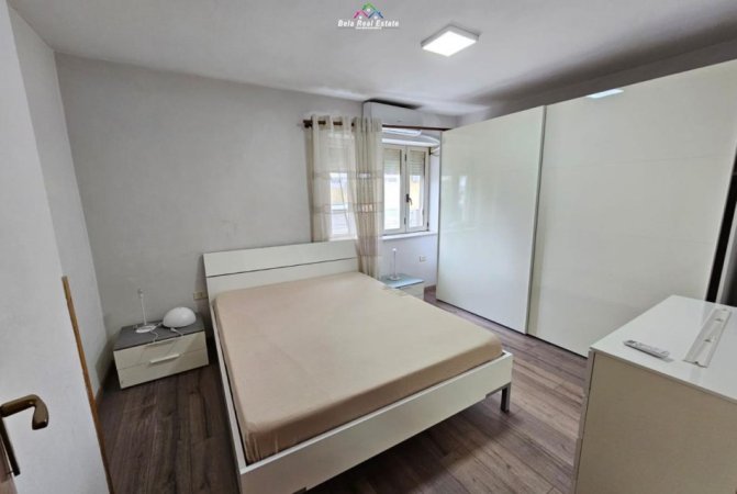 Tirane, jepet me qera apartament 2+1+Ballkon Kati 3, 80 m² 550 € (prane Rozafa Sea Food,)