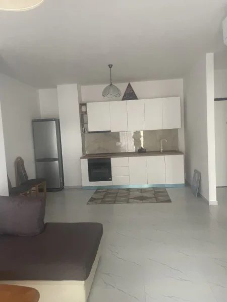 Tirane, jepet me qera apartament 1+1+Ballkon Kati 3, 75 m² 500 € (DON BOSKO)