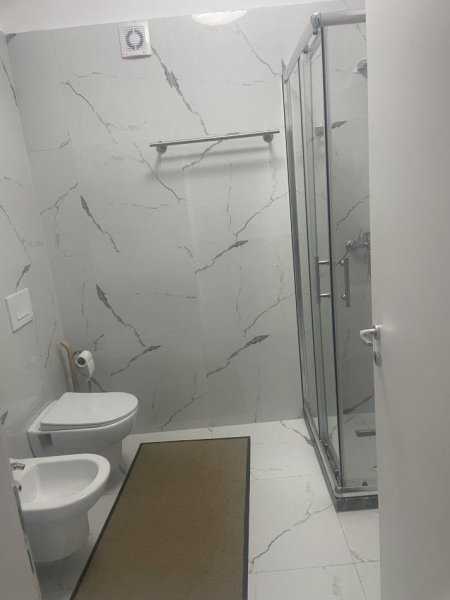 Tirane, jepet me qera apartament 1+1+Ballkon Kati 3, 75 m² 500 € (DON BOSKO)