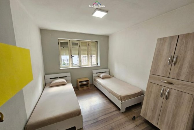 Tirane, jepet me qera apartament 2+1+Ballkon Kati 3, 80 m² 550 € (prane Rozafa Sea Food)