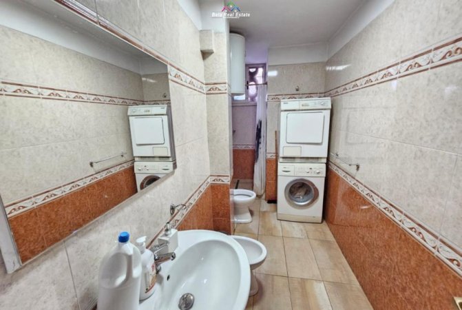 Tirane, jepet me qera apartament 2+1+Ballkon Kati 3, 80 m² 550 € (prane Rozafa Sea Food)