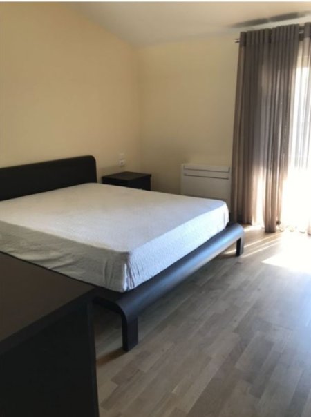 Tirane, jepet me qera Vile 2+1+Ballkon Kati 3, 100 m² 700 € (Inxhinieria Ndertimit/Rr.Studenti)