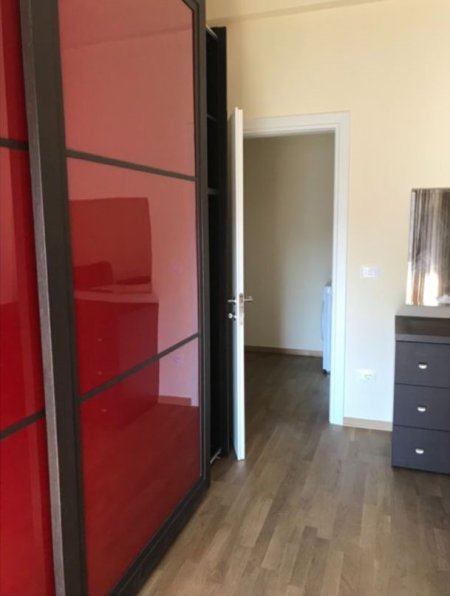 Tirane, jepet me qera Vile 2+1+Ballkon Kati 3, 100 m² 700 € (Inxhinieria Ndertimit/Rr.Studenti)