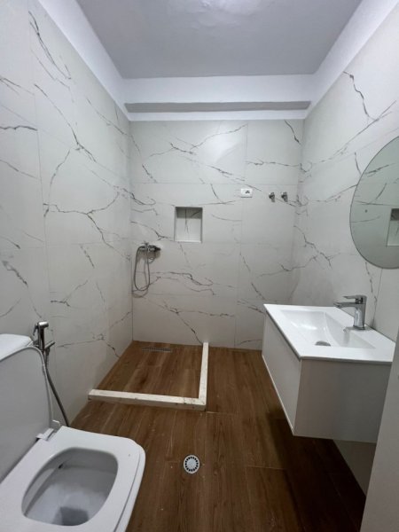 Durres, shitet apartament 1+1+Ballkon Kati 6, 61 m² 73.000 € (SHKEMB KAVAJE)