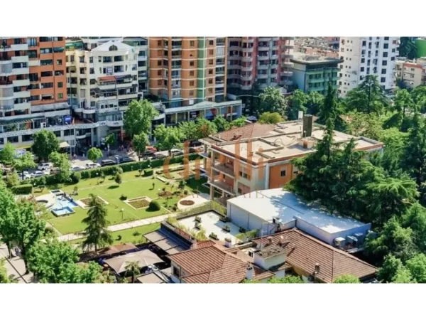 Tirane, jepet me qera apartament 1+1 Kati 8, 85 m² 650 € 