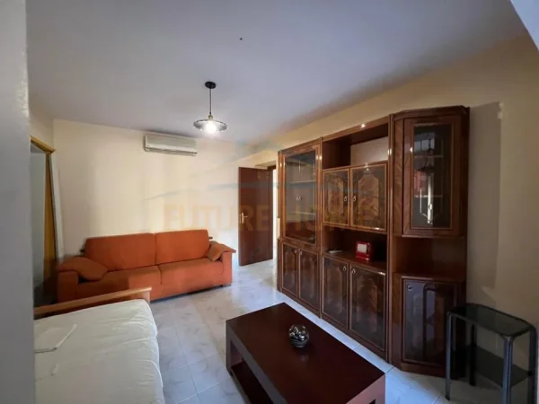 Tirane, jepet me qera apartament 2+1 Kati 3, 114 m² 650 € (Shkolla e Baletit , Rruga Petro Nini Luarasi)