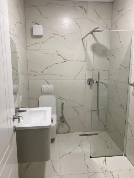 Tirane, jepet me qera apartament 1+1 Kati 1, 73 m² 750 € (Rruga e Durresit)