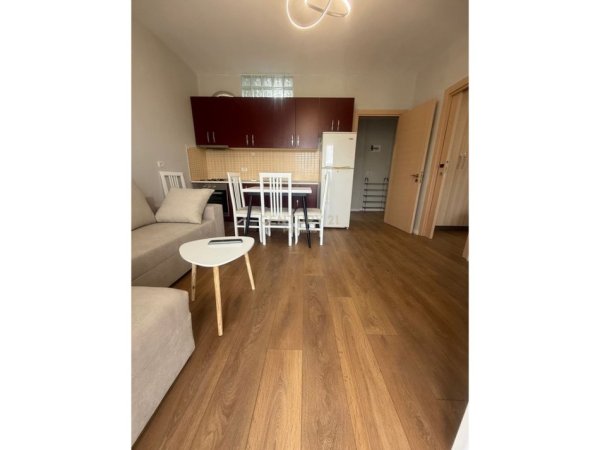 Tirane, jap me qera apartament 1+1 Kati 5, 52 m² 400 € 