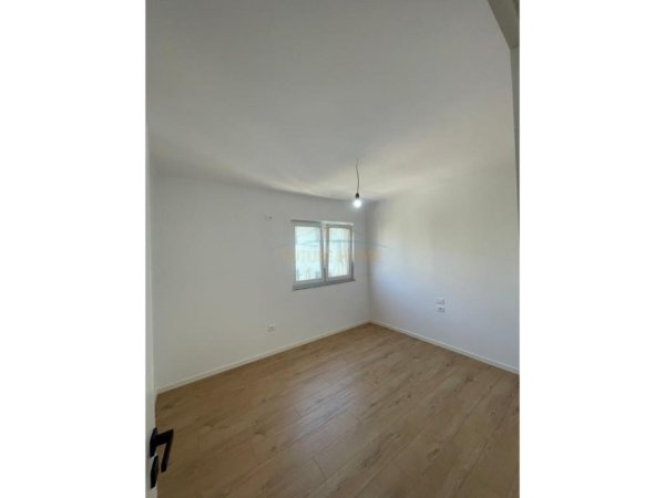 Tirane, shitet apartament 2+1+Ballkon Kati 4, 70 m² 138.000 € 