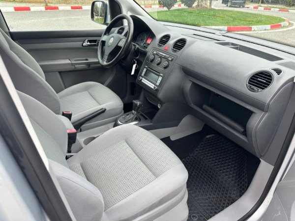 Tirane, shes makine VOLKSWAGEN CADDY MAX 6+1 VENDE Nafte, gri metalizato automatik Klima 235.000 km
