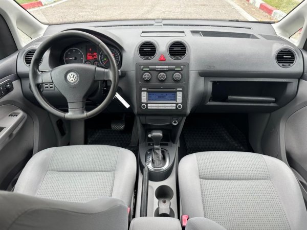 Tirane, shes makine VOLKSWAGEN CADDY MAX 6+1 VENDE Nafte, gri metalizato automatik Klima 235.000 km