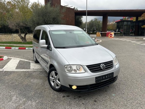 Tirane, shes makine VOLKSWAGEN CADDY MAX 6+1 VENDE Nafte, gri metalizato automatik Klima 235.000 km