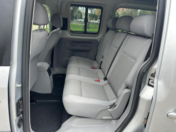 Tirane, shes makine VOLKSWAGEN CADDY MAX 6+1 VENDE Nafte, gri metalizato automatik Klima 235.000 km