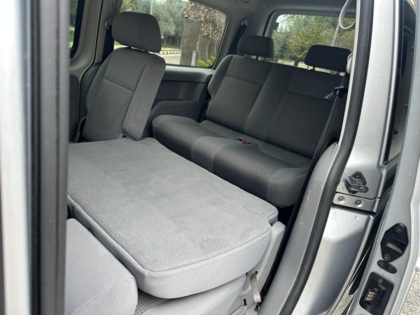 Tirane, shes makine VOLKSWAGEN CADDY MAX 6+1 VENDE Nafte, gri metalizato automatik Klima 235.000 km