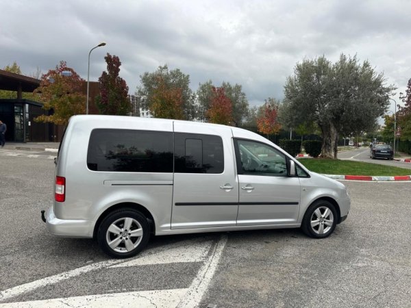 Tirane, shes makine VOLKSWAGEN CADDY MAX 6+1 VENDE Nafte, gri metalizato automatik Klima 235.000 km