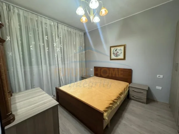 Tirane, jepet me qera apartament 2+1+Ballkon Kati 0, 95 m² 350 € (Ali Demi)