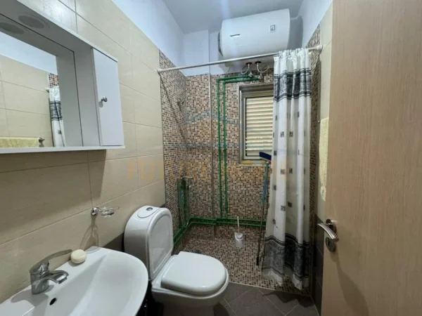 Tirane, jepet me qera apartament 2+1+Ballkon Kati 0, 95 m² 350 € (Ali Demi)