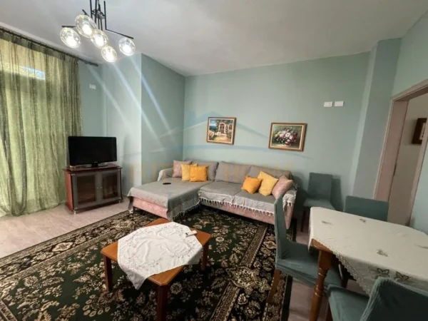 Tirane, jepet me qera apartament 2+1+Ballkon Kati 0, 95 m² 350 € (Ali Demi)