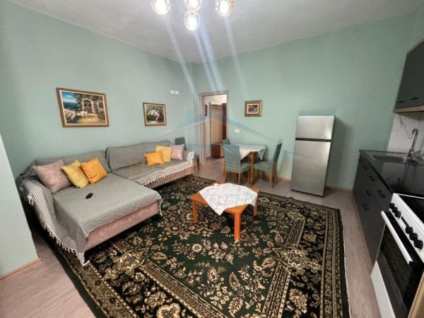 Tirane, jepet me qera apartament 2+1+Ballkon Kati 0, 95 m² 350 € (Ali Demi)