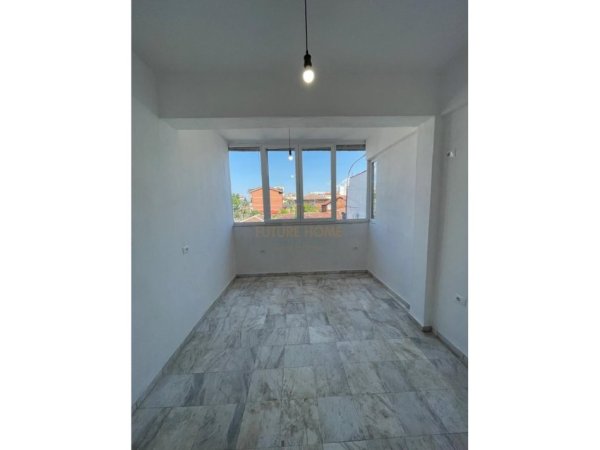 Tirane, jepet me qera ambjent biznesi , 84 m² 800 € (Rruga 4 Deshmoret , Gjimnazi Partizani)