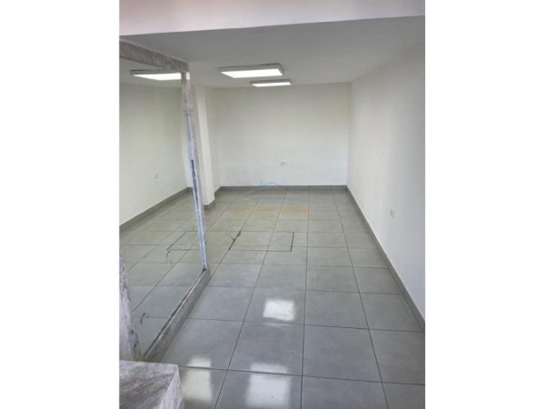 Tirane, jepet me qera ambjent biznesi , 84 m² 800 € (Rruga 4 Deshmoret , Gjimnazi Partizani)