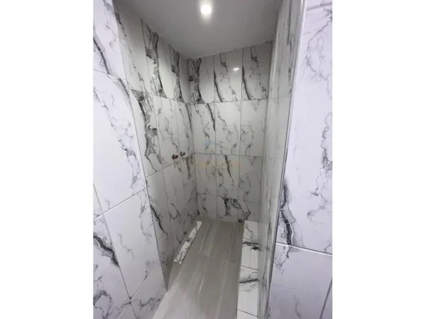 Tirane, jepet me qera ambjent biznesi , 84 m² 800 € (Rruga 4 Deshmoret , Gjimnazi Partizani)