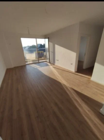 Tirane, shitet apartament 1+1+Ballkon Kati 4, 63 m² 80.340 € (Fresk)